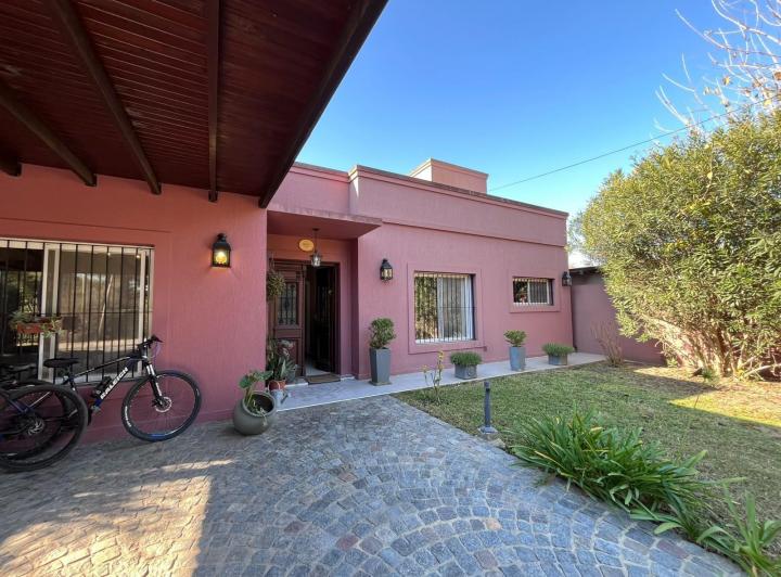 Casa · 165m² · 4 Ambientes · 5 Cocheras