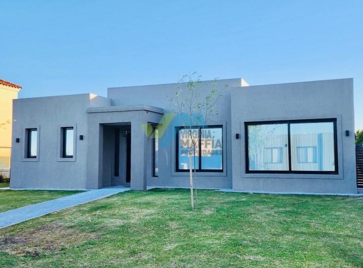 Casa · 160m² · 4 Ambientes · 2 Cocheras