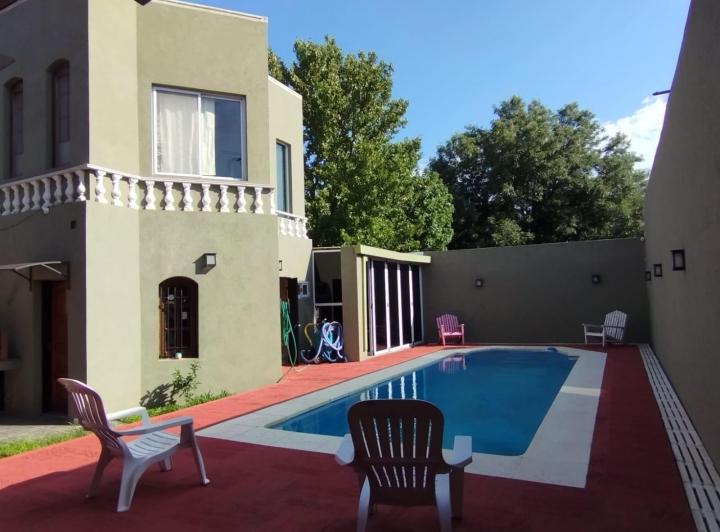 Casa · 228m² · 5 Ambientes · 3 Cocheras