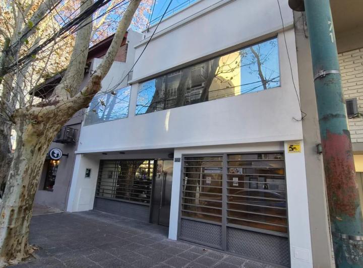 Casa · 300m² · 8 Ambientes · 2 Cocheras