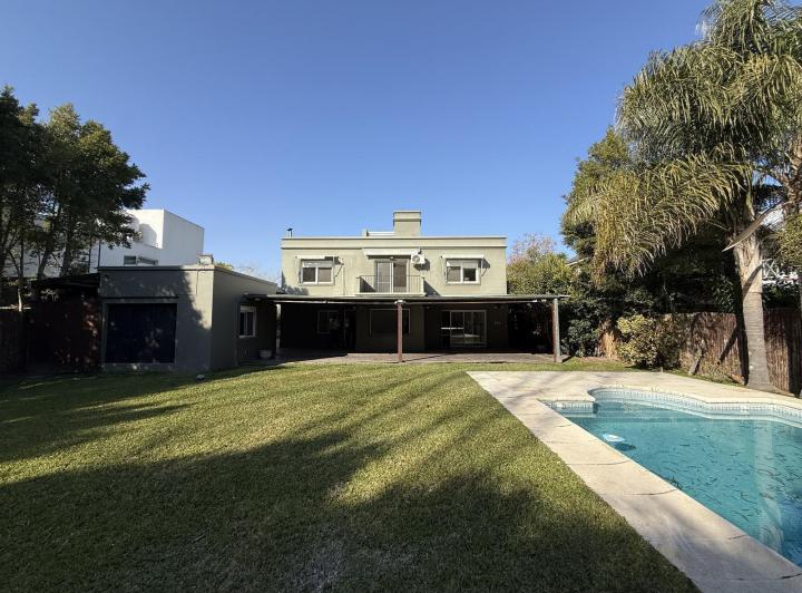 Casa · 165m² · 4 Ambientes · 4 Cocheras