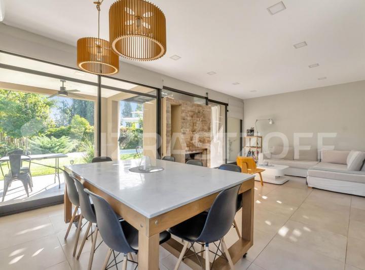 Casa · 175m² · 5 Ambientes · 5 Cocheras