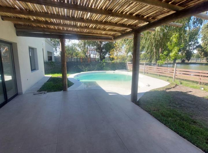 Casa · 153m² · 4 Ambientes · 2 Cocheras