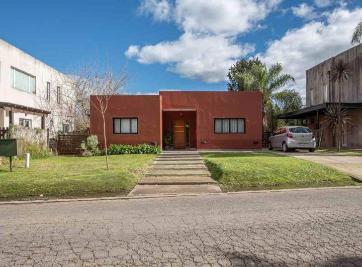Casa · 124m² · 4 Ambientes · 2 Cocheras