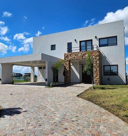 Casa · 237m² · 4 Ambientes