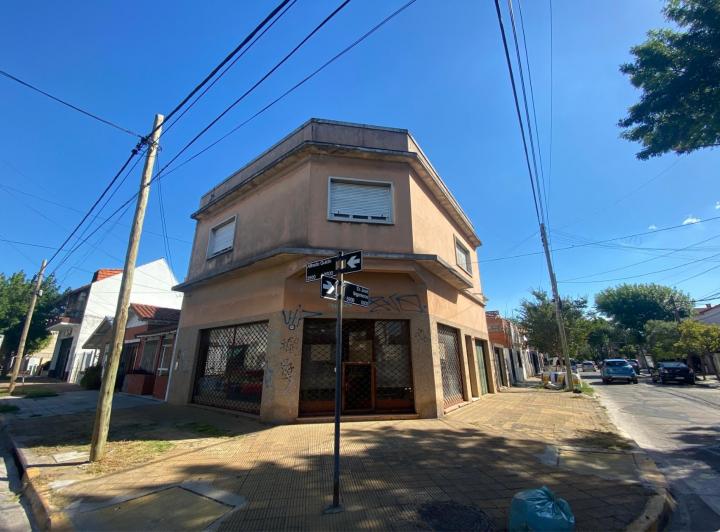 Casa · 194m² · 3 Ambientes · 2 Cocheras