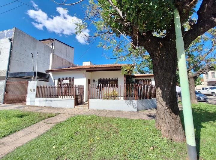 Casa · 104m² · 3 Ambientes · 2 Cocheras