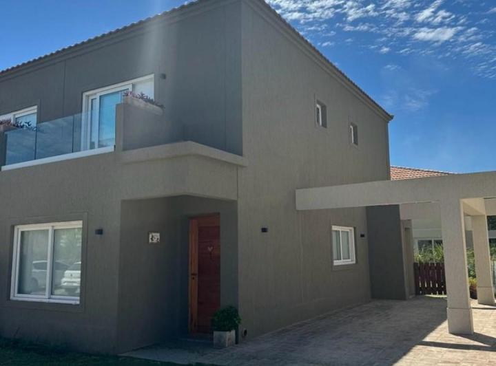 Casa · 106m² · 4 Ambientes · 1 Cochera