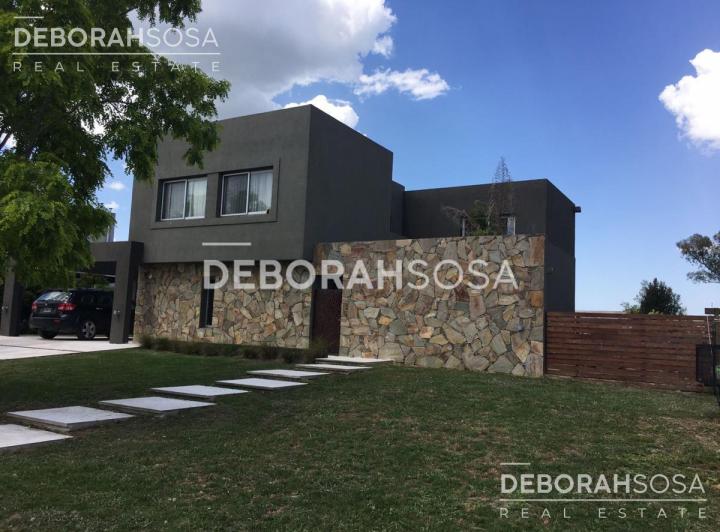 Casa · 240m² · 6 Ambientes