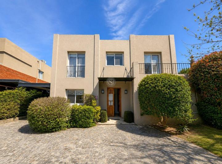 Casa · 170m² · 5 Ambientes · 3 Cocheras