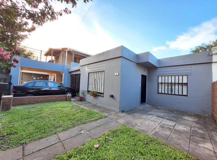 Casa · 110m² · 4 Ambientes · 2 Cocheras
