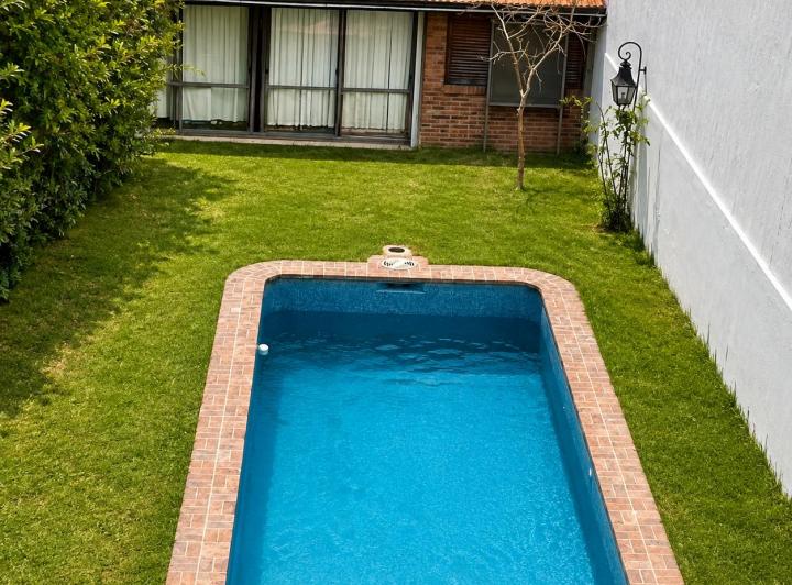 Casa · 300m² · 7 Ambientes · 2 Cocheras