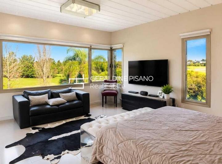 Casa · 250m² · 5 Ambientes · 1 Cochera