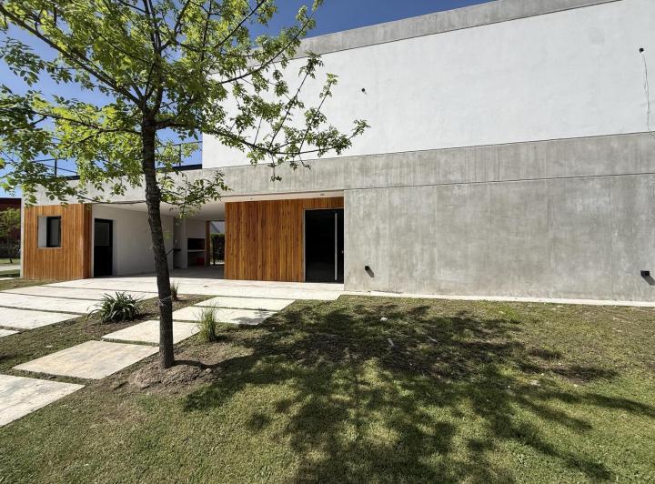 Casa · 163m² · 5 Ambientes · 2 Cocheras