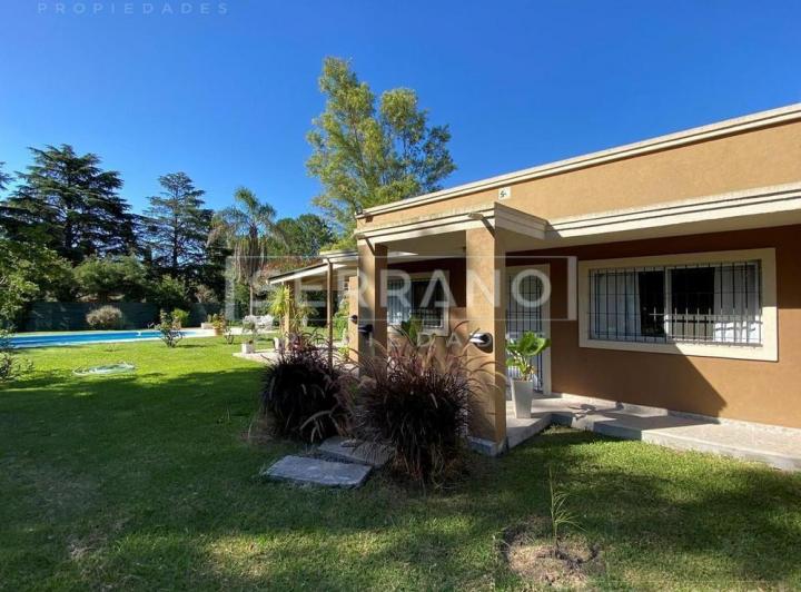 Casa · 203m² · 4 Ambientes · 2 Cocheras