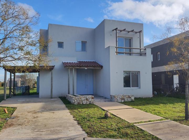 Casa · 199m² · 5 Ambientes · 4 Cocheras