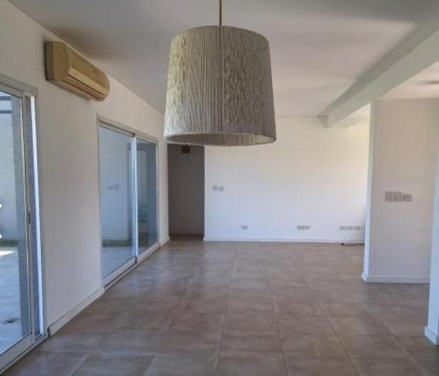 Casa · 135m² · 4 Ambientes · 1 Cochera