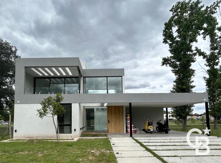 Casa · 190m² · 4 Ambientes · 2 Cocheras
