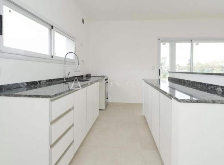 Casa · 125m² · 4 Ambientes · 2 Cocheras