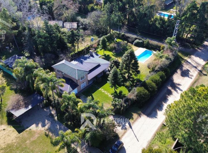 Casa · 1637m² · 5 Ambientes · 1 Cochera