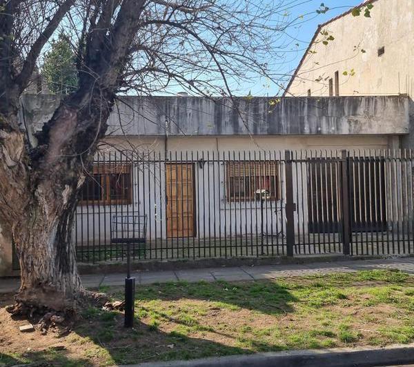 Casa · 75m² · 3 Ambientes · 3 Cocheras