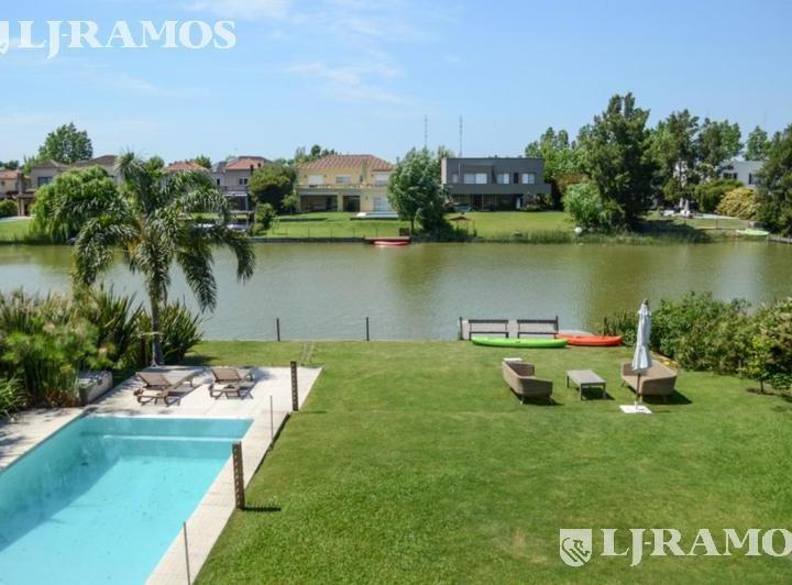 Casa · 285m² · 7 Ambientes