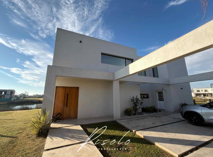 Casa · 155m² · 5 Ambientes · 2 Cocheras