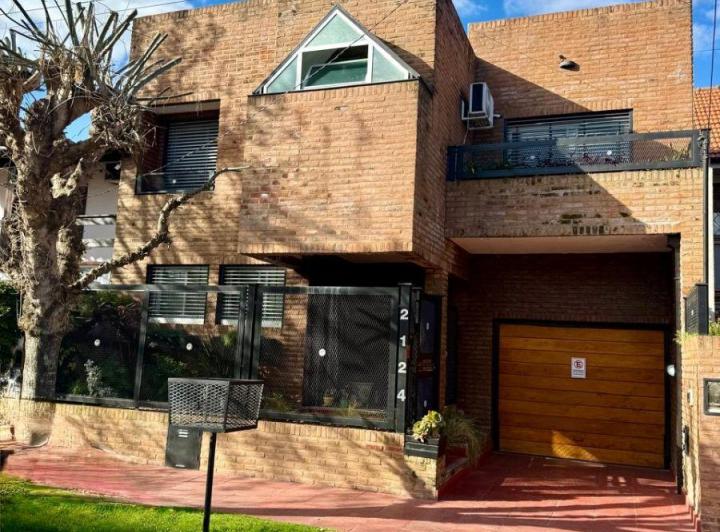 Casa · 140m² · 5 Ambientes · 1 Cochera