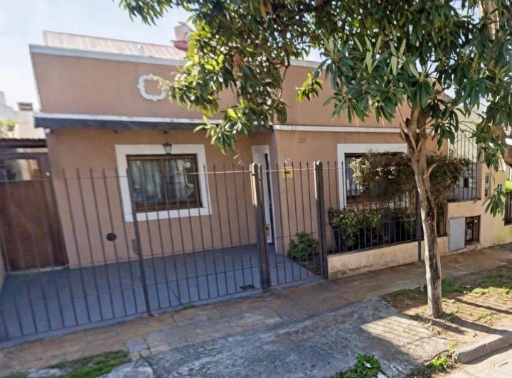 Casa · 95m² · 4 Ambientes · 1 Cochera