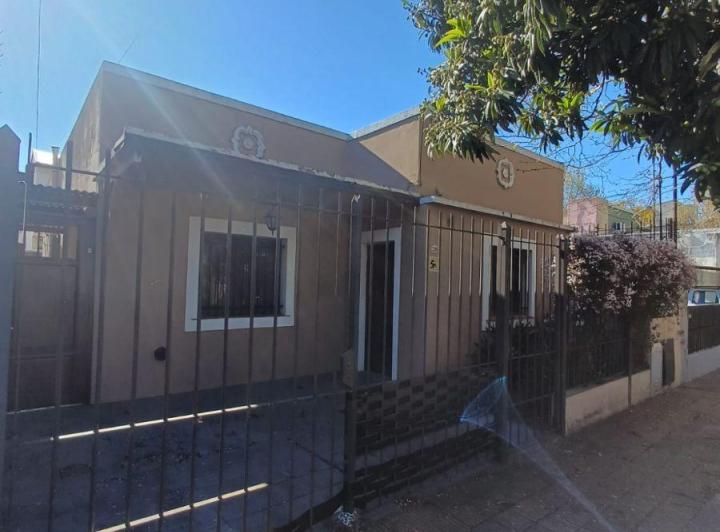 Casa · 80m² · 5 Ambientes · 1 Cochera