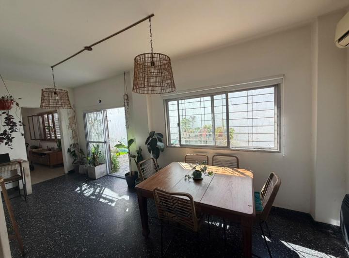 Casa · 130m² · 4 Ambientes · 2 Cocheras