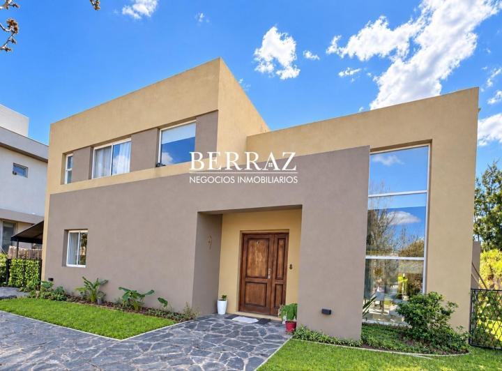 Casa · 171m² · 4 Ambientes · 2 Cocheras