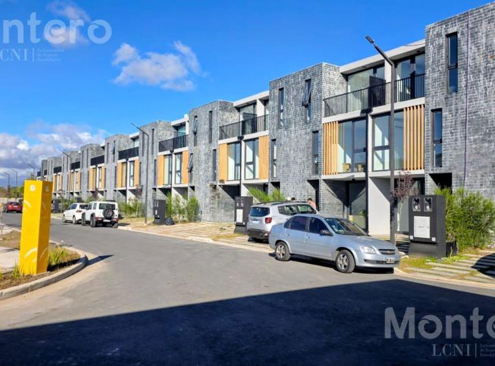 Casa · 127m² · 4 Ambientes · 1 Cochera