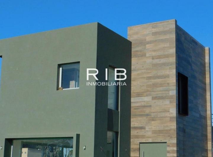 Casa · 152m² · 4 Ambientes · 2 Cocheras