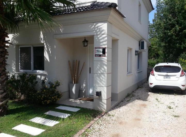 Casa · 75m² · 3 Ambientes · 2 Cocheras