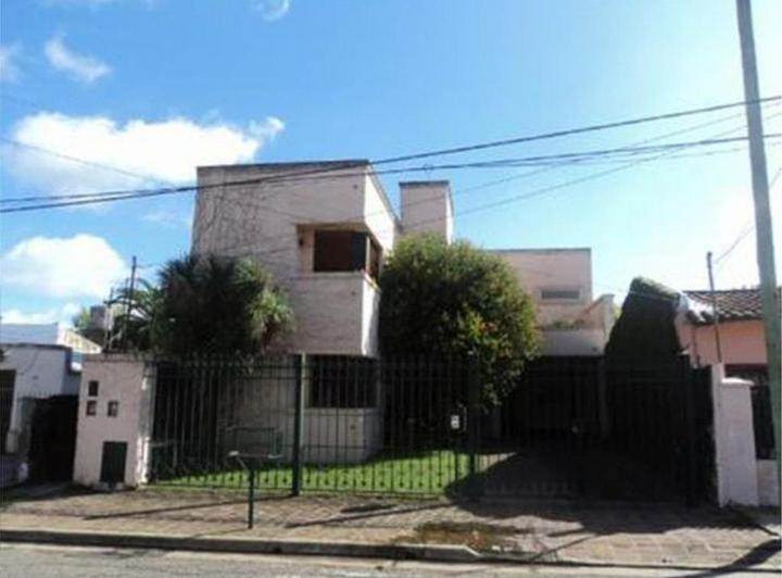 Casa · 200m² · 4 Ambientes · 3 Cocheras