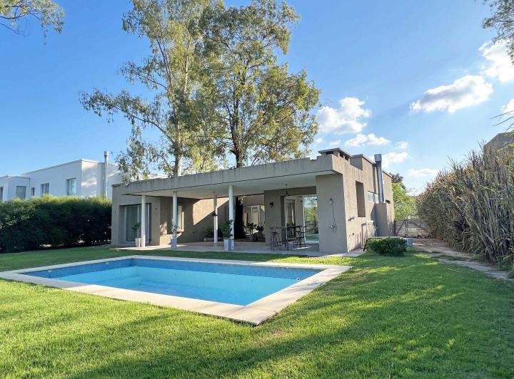 Casa · 200m² · 4 Ambientes