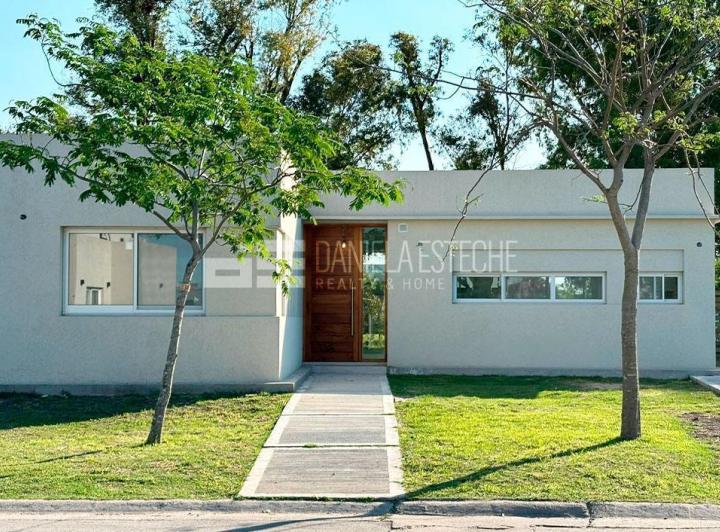 Casa · 132m² · 4 Ambientes · 2 Cocheras
