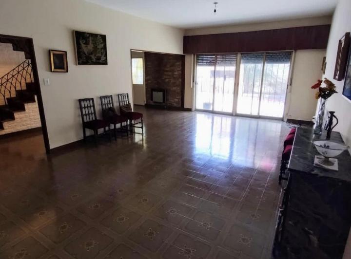 Casa · 238m² · 4 Ambientes · 1 Cochera
