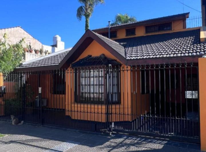 Casa · 225m² · 5 Ambientes · 1 Cochera