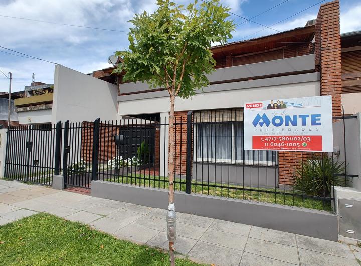 Casa · 200m² · 4 Ambientes · 1 Cochera