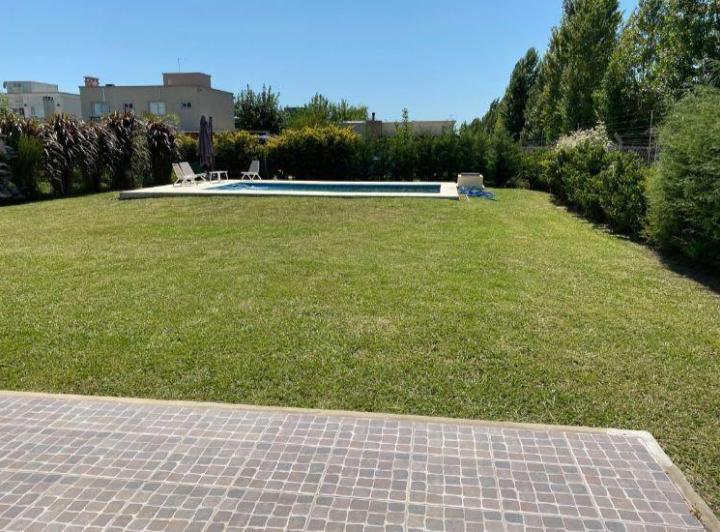 Casa · 135m² · 5 Ambientes · 2 Cocheras