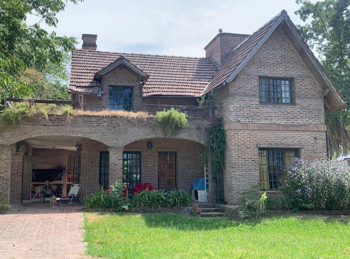 Casa · 230m² · 4 Ambientes · 1 Cochera