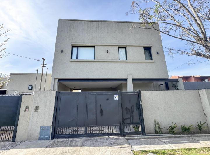 Casa · 150m² · 6 Ambientes · 1 Cochera