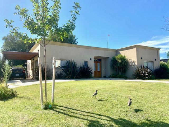 Casa · 185m² · 4 Ambientes · 4 Cocheras