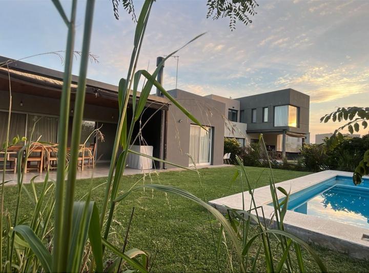 Casa · 115m² · 3 Ambientes · 2 Cocheras