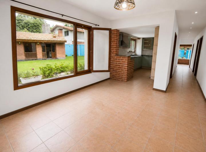 Casa · 350m² · 6 Ambientes · 5 Cocheras