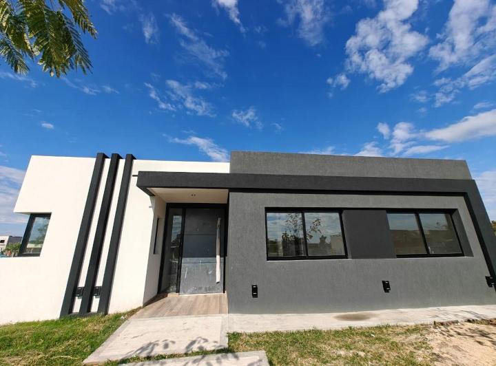 Casa · 150m² · 4 Ambientes · 2 Cocheras