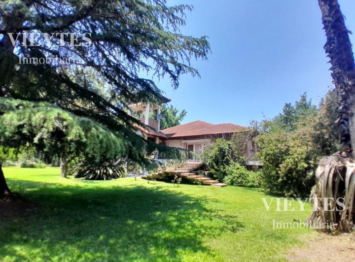 Casa · 392m² · 6 Ambientes · 4 Cocheras