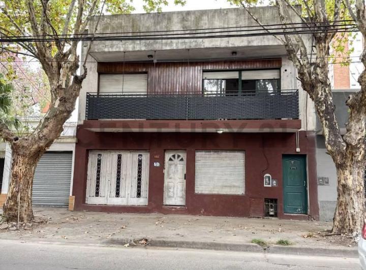 Casa · 180m² · 3 Ambientes · 1 Cochera